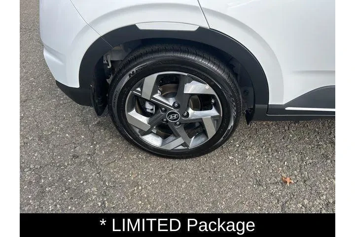 $20000 : Hyundai VENUE 2025 Limited 4 image 9