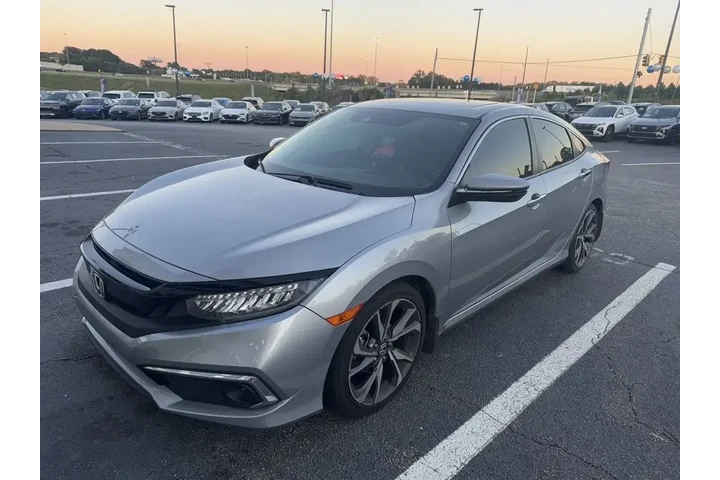 $20671 : Honda Civic 2020 Touring 4dr image 2