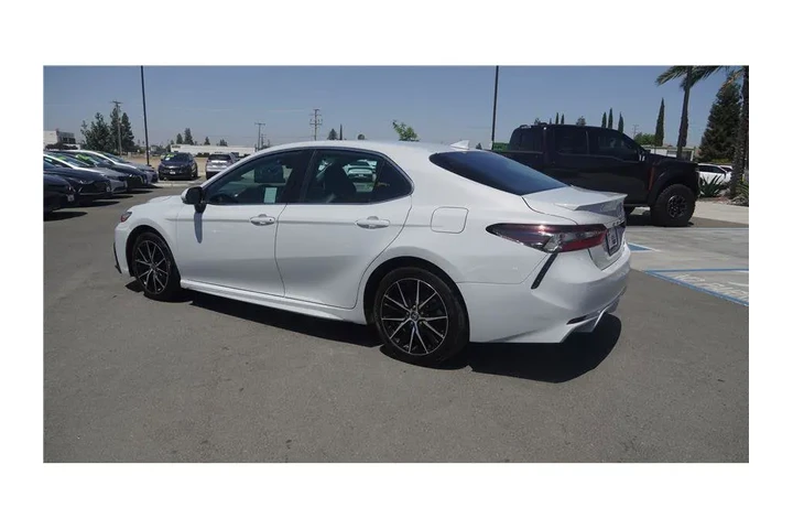 $27500 : 2024 Camry SE Sedan 4D image 8
