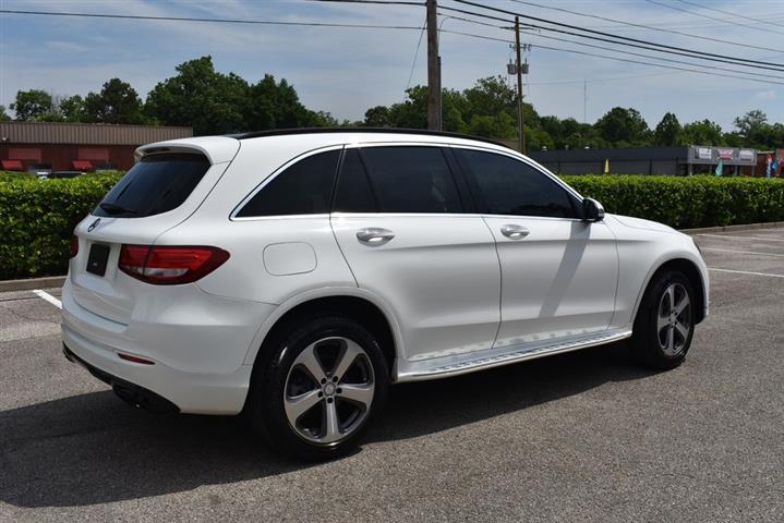 2016 Mercedes-Benz GLC 300 image 9