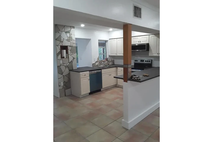 $1500 : North Miami - Spacious 3/2 image 3