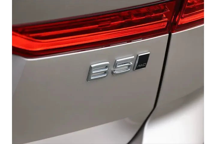 $33900 : Volvo XC60 2025 AWD B5 Core image 10