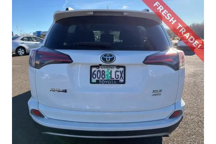 $21874 : Toyota RAV4 2018 AWD XLE 4dr image 3