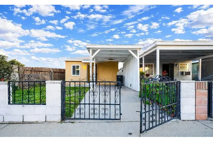 $1950 : Conveniently located near shop image 1