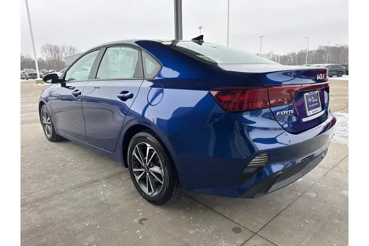 $18900 : Kia Forte 2024 LXS 4dr Sedan image 5