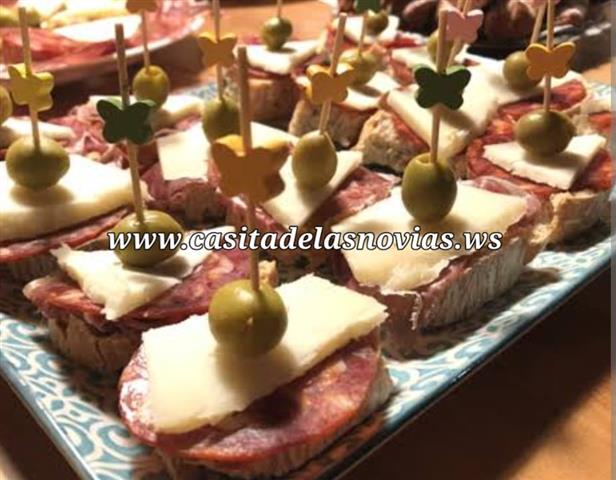 Bocadillos y canapés image 3