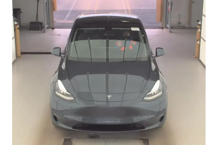 $24893 : Tesla Model Y 2021 AWD Long image 2