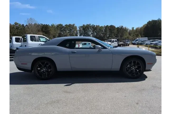 $24400 : Dodge Challenger 2021 SXT 2d image 3