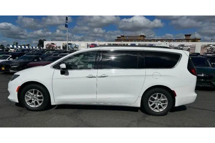 $18988 : Chrysler Voyager 2020 LXi 4d image 4