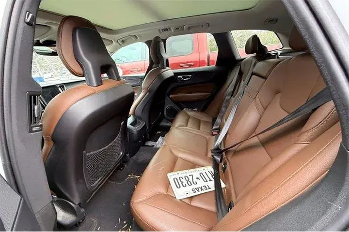 $20764 : Volvo XC60 2018 AWD T6 Momen image 8