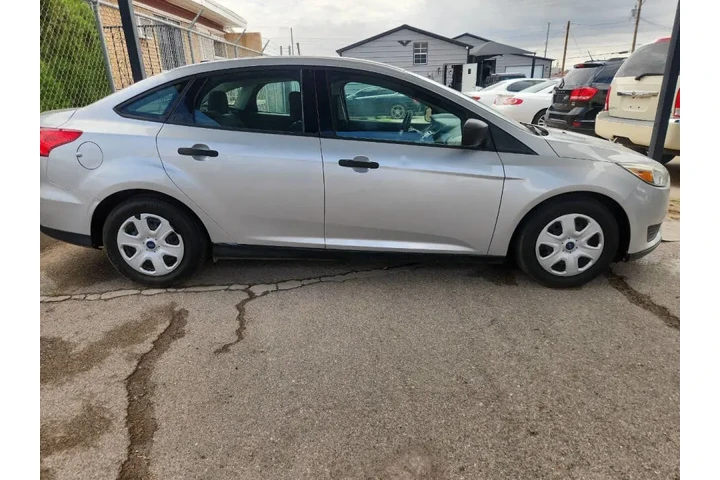 $9489 : 2017 Focus image 4