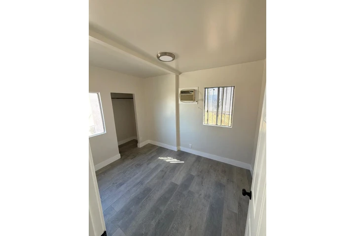 $2100 : Se Renta Casa image 3