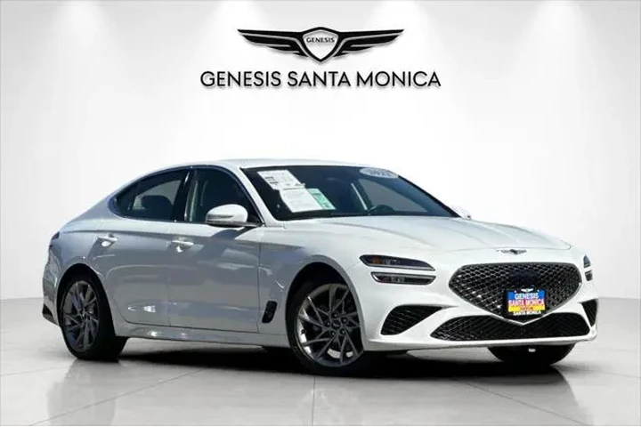 $23778 : Genesis G70 2022 2.0T 4dr Se image 2