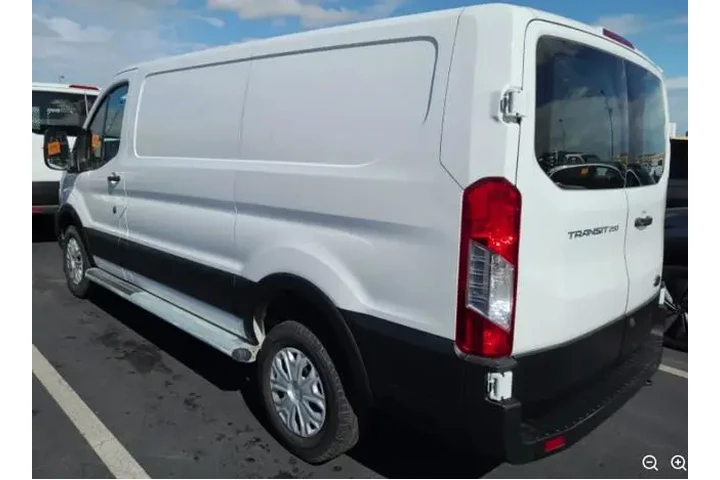 $33950 : Ford Transit 2024 250 3dr SW image 2