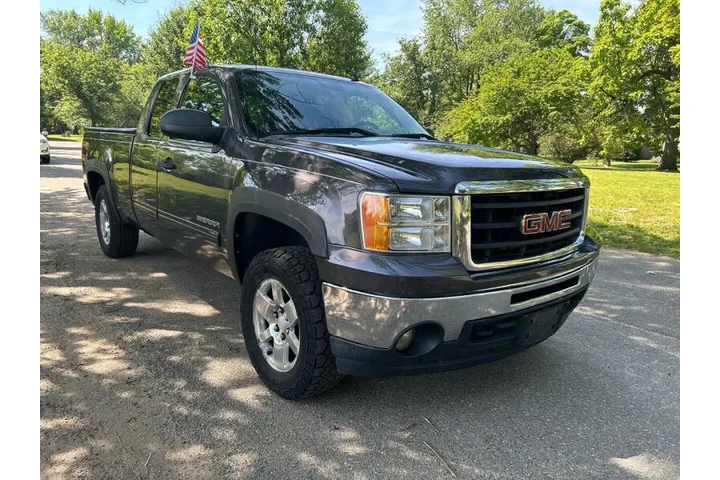 $5995 : 2011 GMC Sierra 1500 SLE image 2