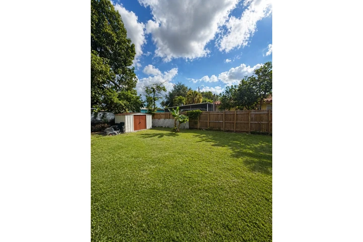 $2650 : TODO INCLUIDO! Casa 3cuarto 1b image 9