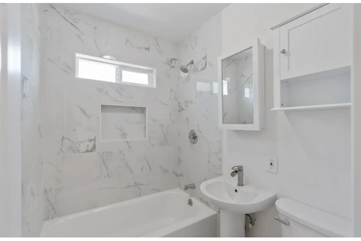 $2500 : Beautiful 3Beds /2Bath House image 10