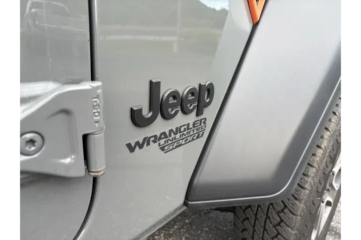 $27824 : Jeep Wrangler Unlimited 2021 image 9
