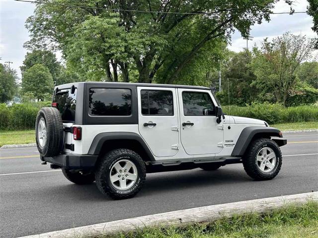 2014 Wrangler Unlimited Sport image 9