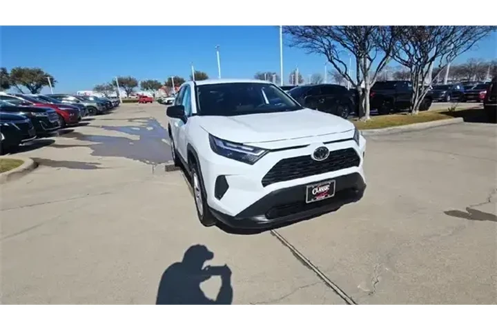 $25987 : Toyota RAV4 2024 AWD LE 4dr image 2