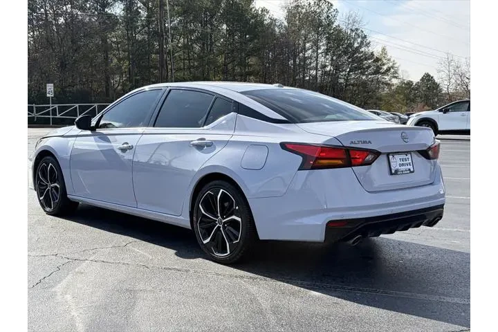 $23982 : Nissan Altima 2024 2.5 SR 4d image 3