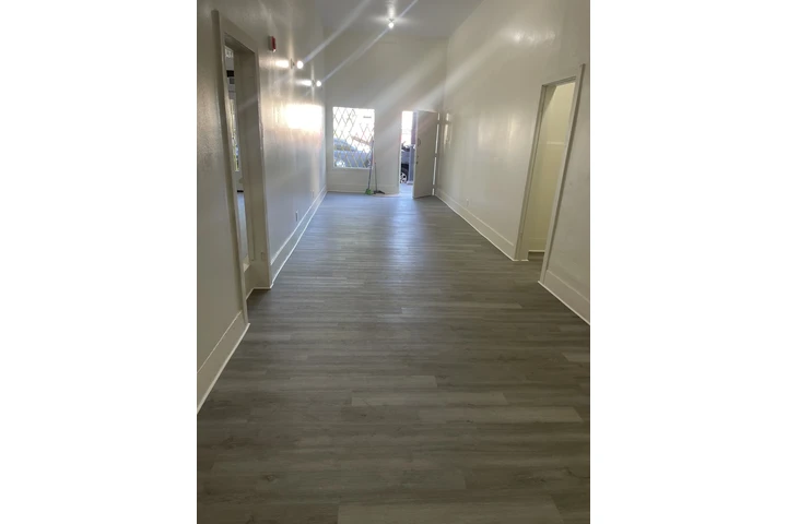 $1400 : Espacio Comercial image 5