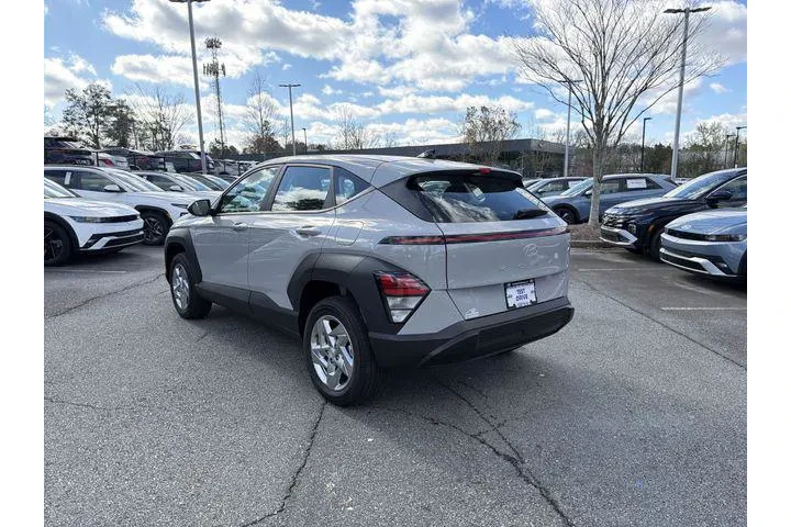 $26542 : Hyundai KONA 2025 AWD SE 4dr image 5