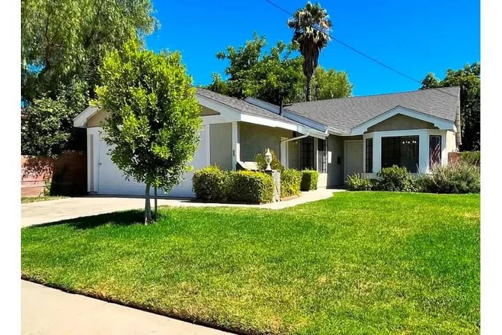 $2550 : 3 bedroom house in Koreatown image 1
