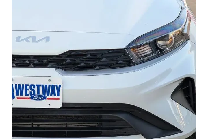 $16995 : Kia Forte 2023 LX 4dr Sedan image 8