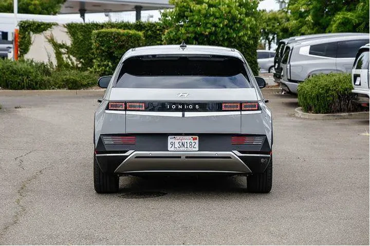 $23992 : Hyundai IONIQ 5 2024 SE 4dr image 4