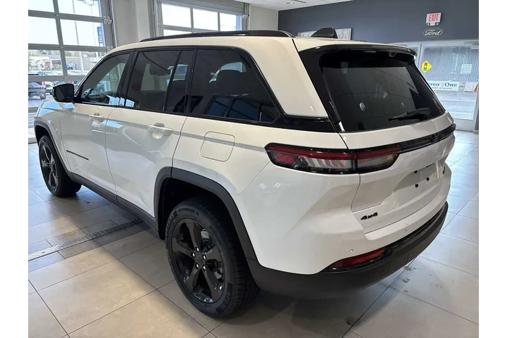 $29494 : Jeep Grand Cherokee 2023 4x4 image 5