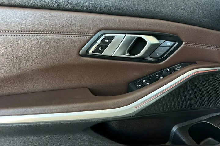 $29900 : BMW 3 Series 2022 330i 4dr S image 10