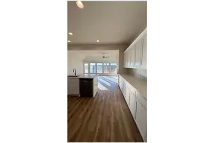 $3000 : Rental property with 3 bedro image 6