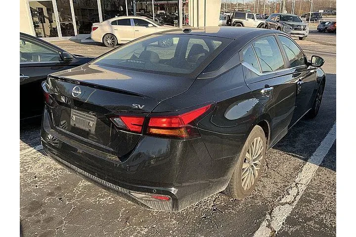 $19888 : Nissan Altima 2024 2.5 SV 4d image 3