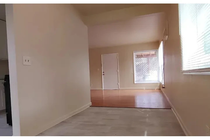 $1875 : Close to markets, good area, image 1