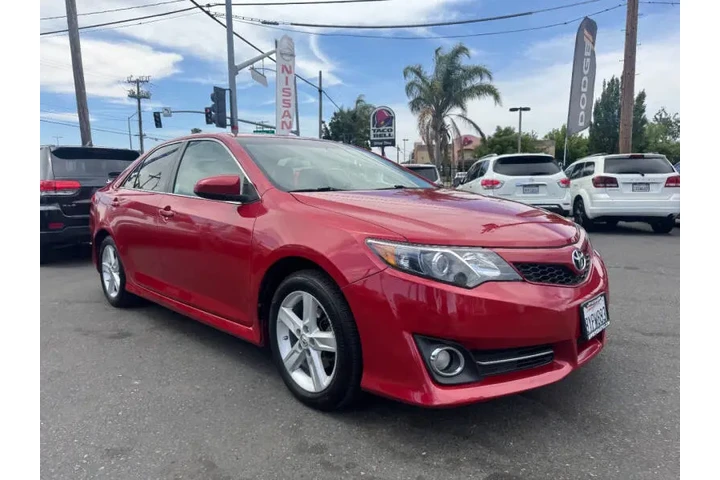 $13998 : 2014 Camry SE image 3