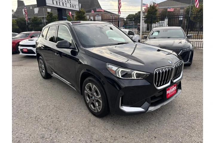 2025 BMW X1 xDrive28i image 3