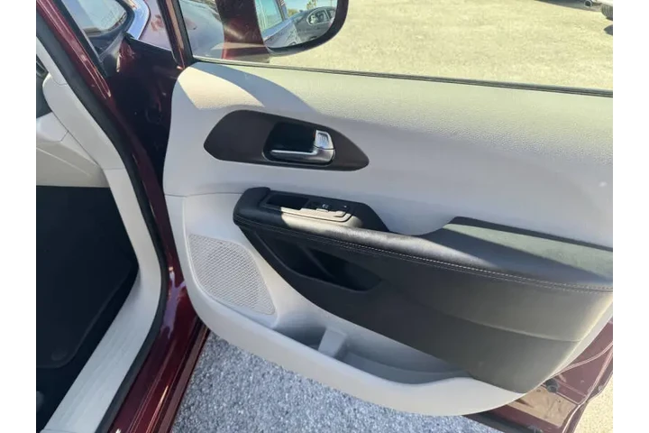 $10997 : 2019 Pacifica Touring L image 10