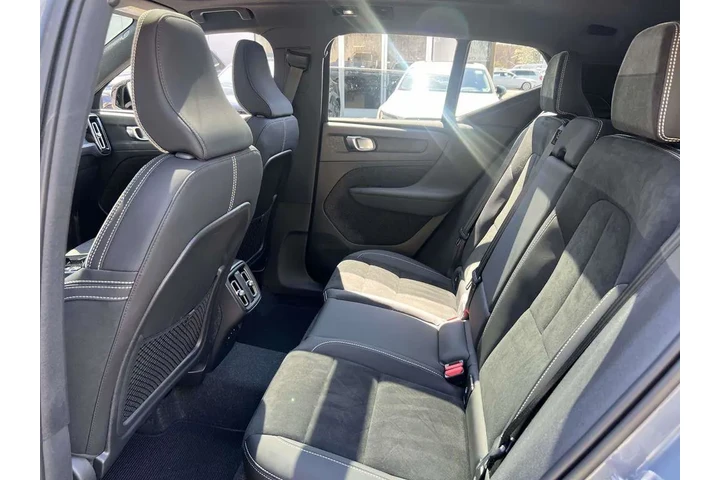 $31250 : Volvo XC40 2023 AWD B5 Plus image 10