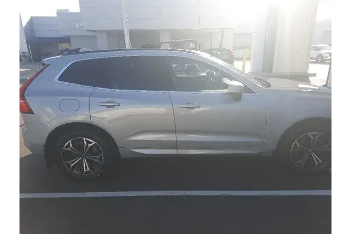 $28995 : Volvo XC60 2022 AWD B5 Momen image 2