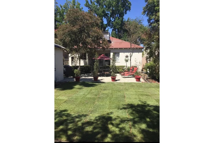 $1275 : North Hollywood 2/1 Available image 2