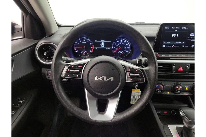 $16998 : Kia Forte 2023 LX 4dr Sedan image 10