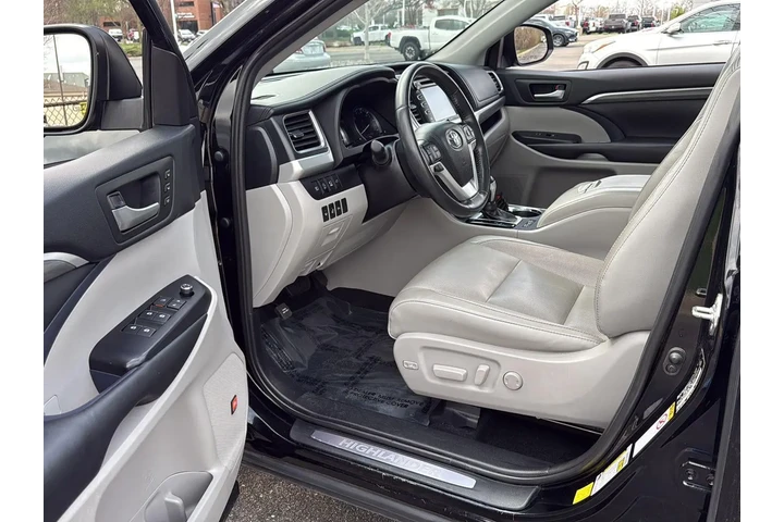 $28888 : Silver Certified 2019 Highlan image 2