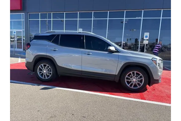 $25032 : GMC Terrain 2024 SLT 4dr SUV image 4