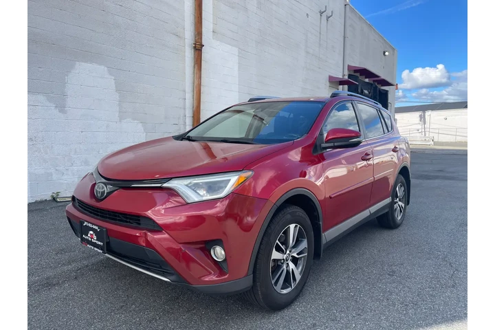 2017 RAV4 XLE AWD image 3