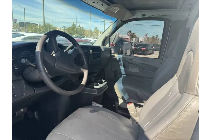 $6497 : 2004 GMC Savana 3500 image 10