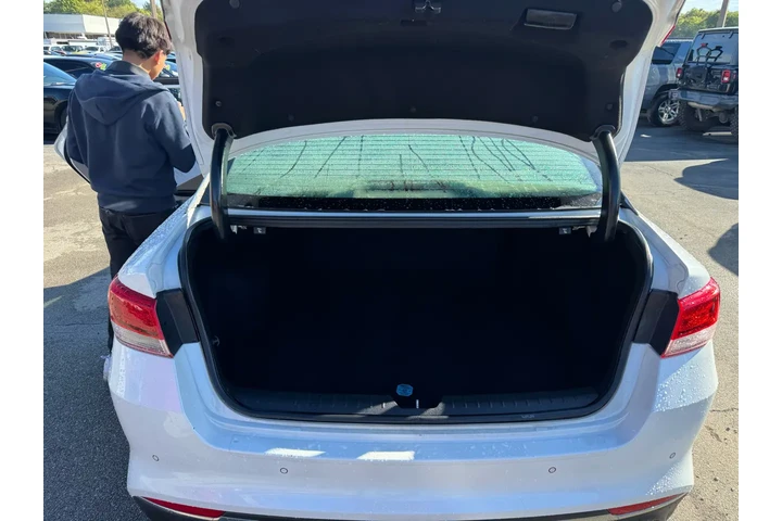 $7980 : 2018 Optima LX Auto image 10