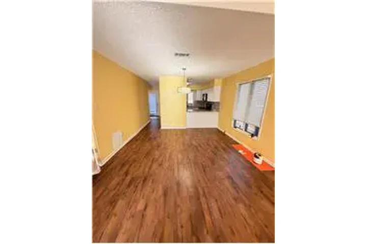 $2000 : Rental property with 3 bedro image 7