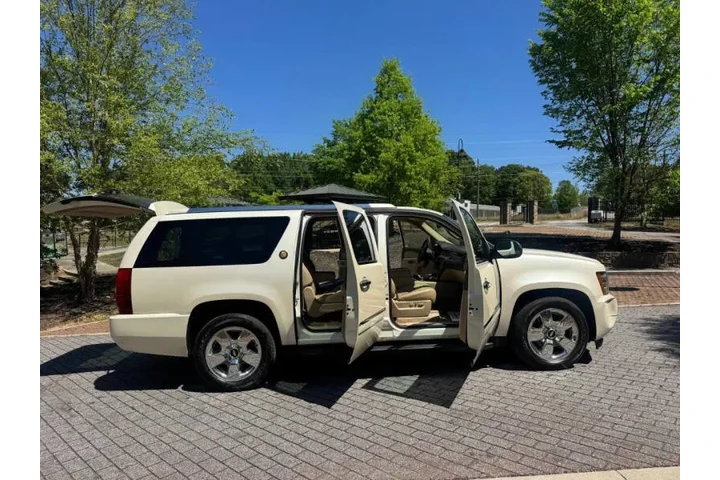 $5000 : 2010 Suburban LTZ image 3