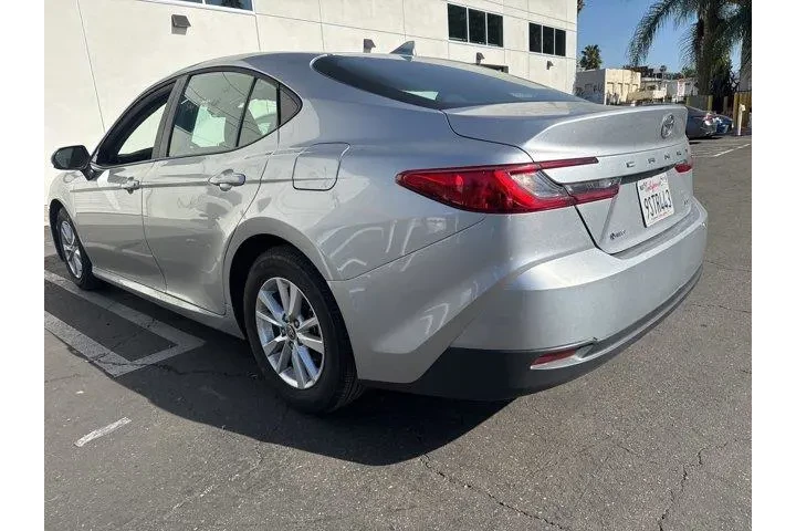 $27888 : Toyota Camry 2025 SE 4dr Sed image 3